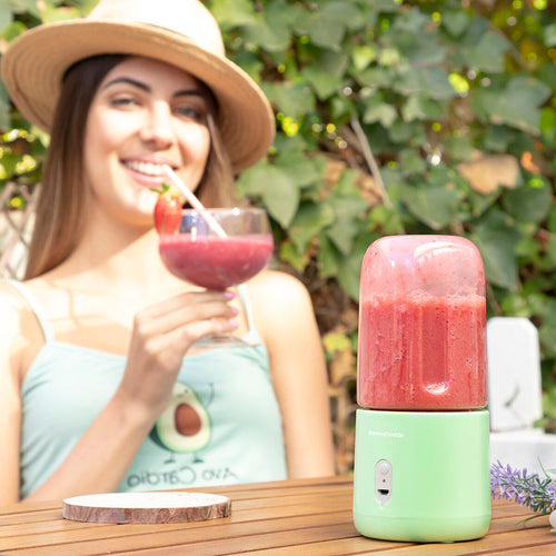 Portable USB Blender – Rechargeable Smoothie Maker 250mlhi